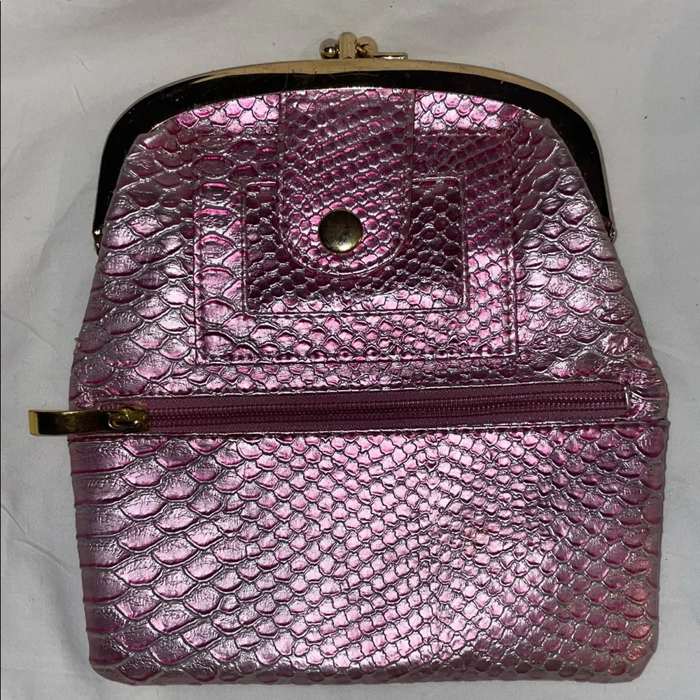 Deux Lux Pink Metallic Fold Over Clutch With Snap Closure.. New - Picture 3 of 15